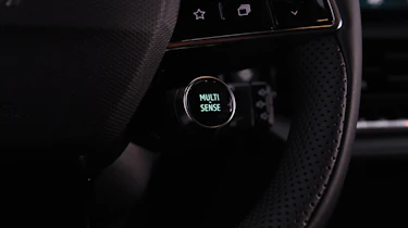 Renault Clio Hybrid E-Tech - steering wheel control