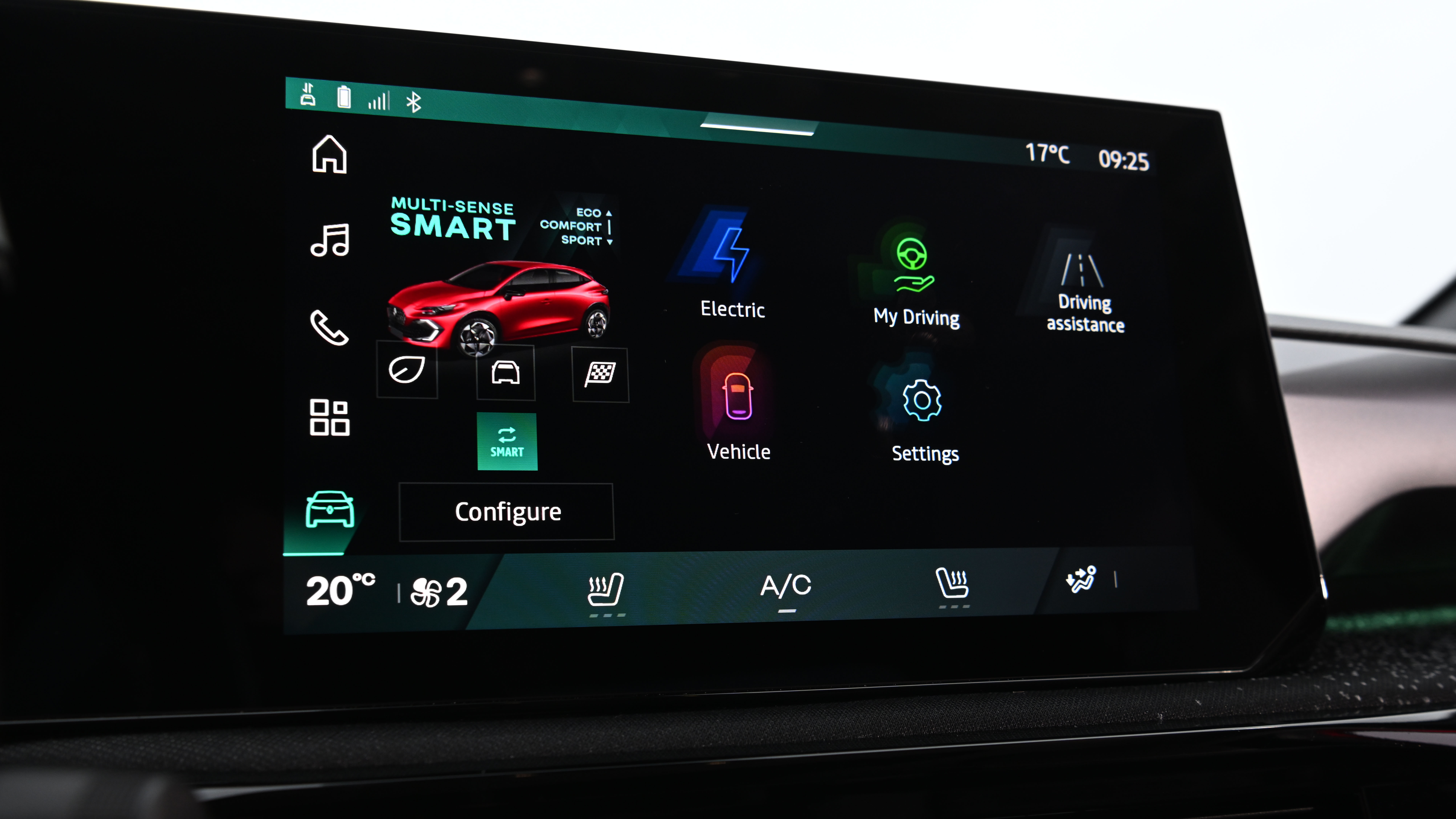 Renault Clio Hybrid E-Tech - screen