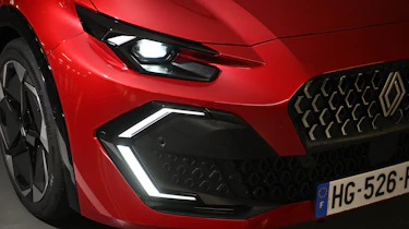 Renault Clio Hybrid E-Tech - front light