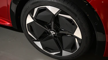 Renault Clio Hybrid E-Tech - wheel