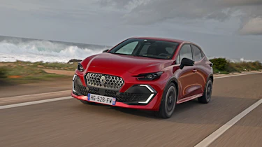 Renault Clio Hybrid E-Tech - front tracking