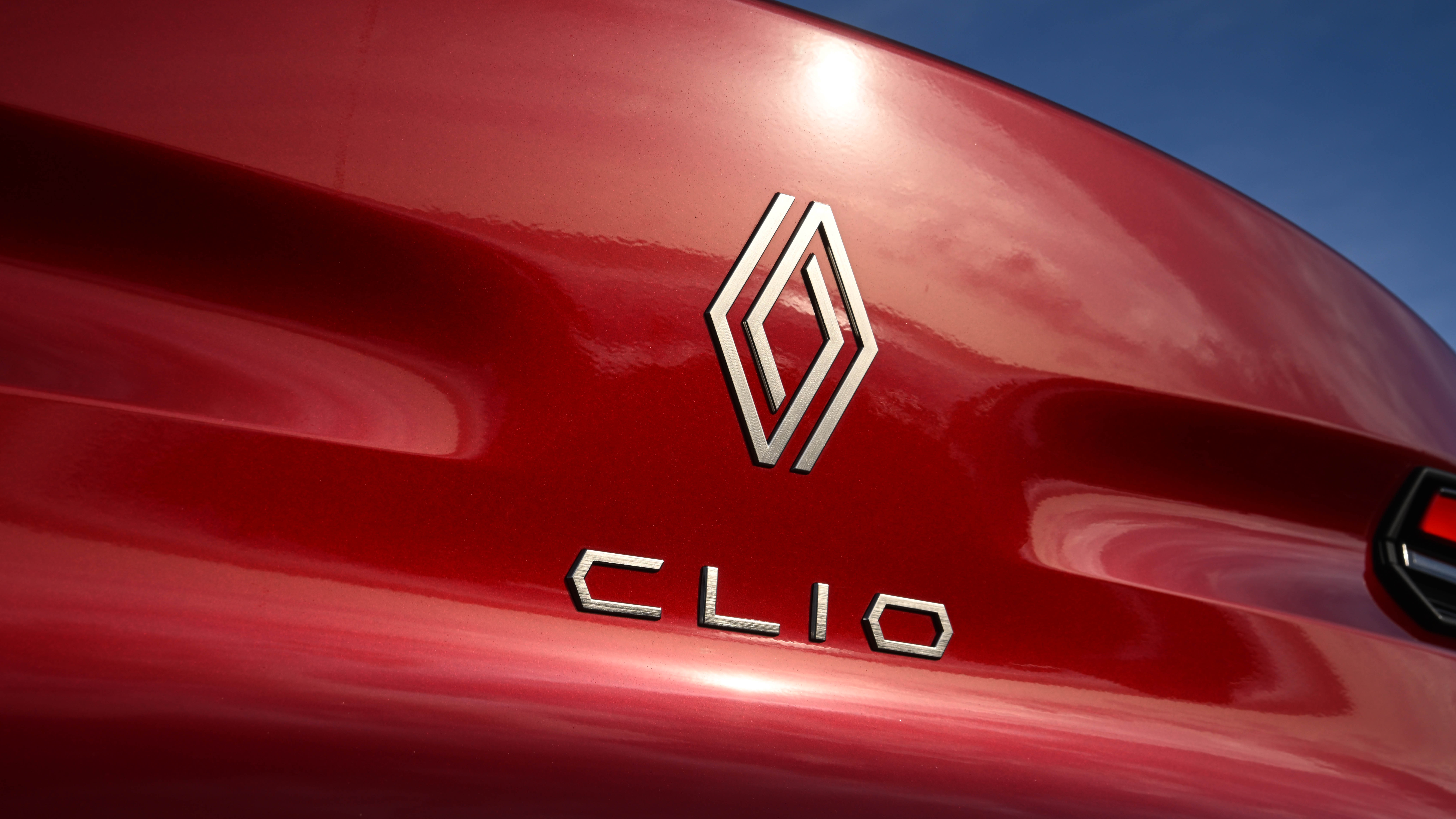 Renault Clio Hybrid E-Tech - Clio badge