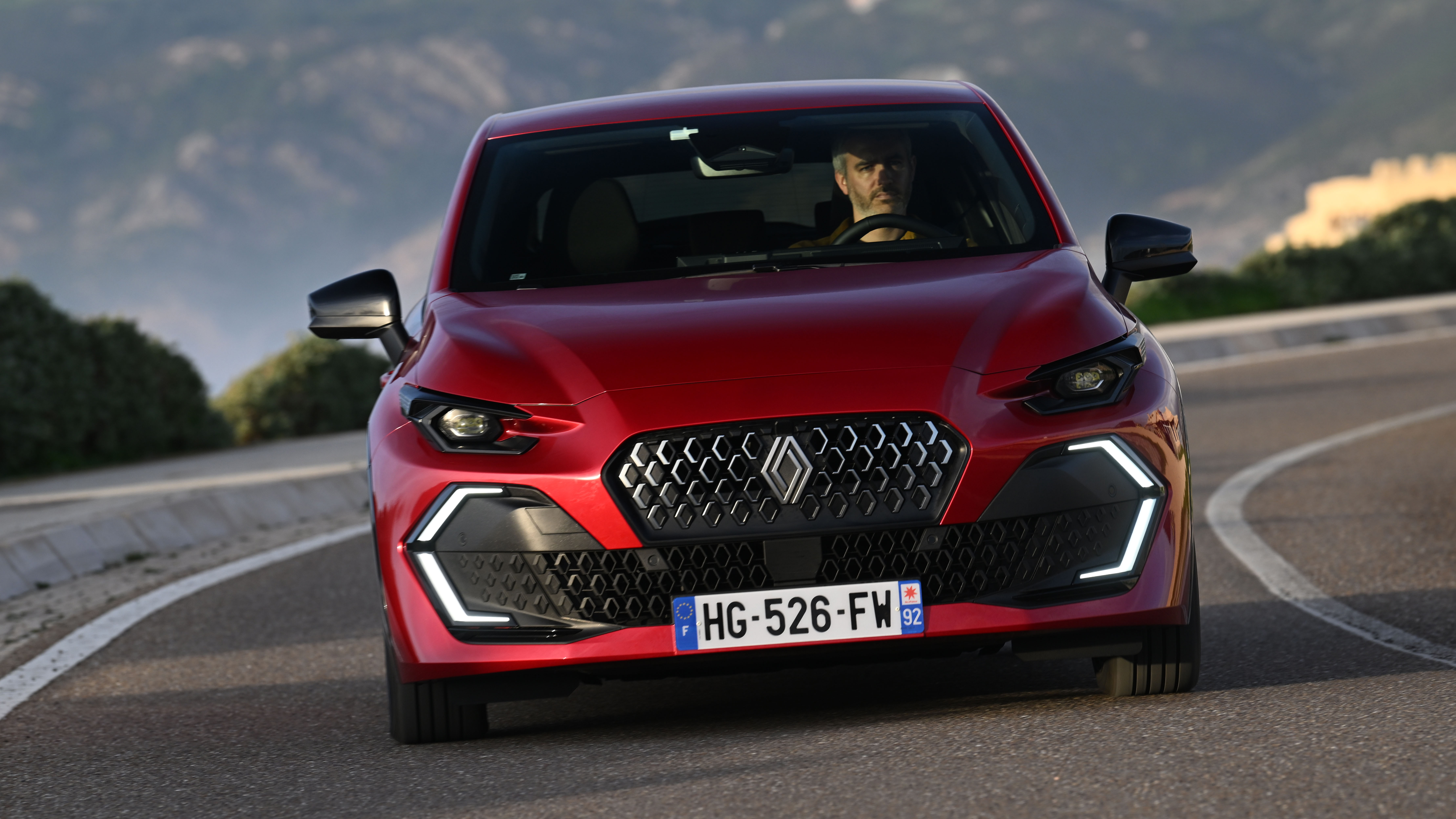 Renault Clio Hybrid E-Tech - full front