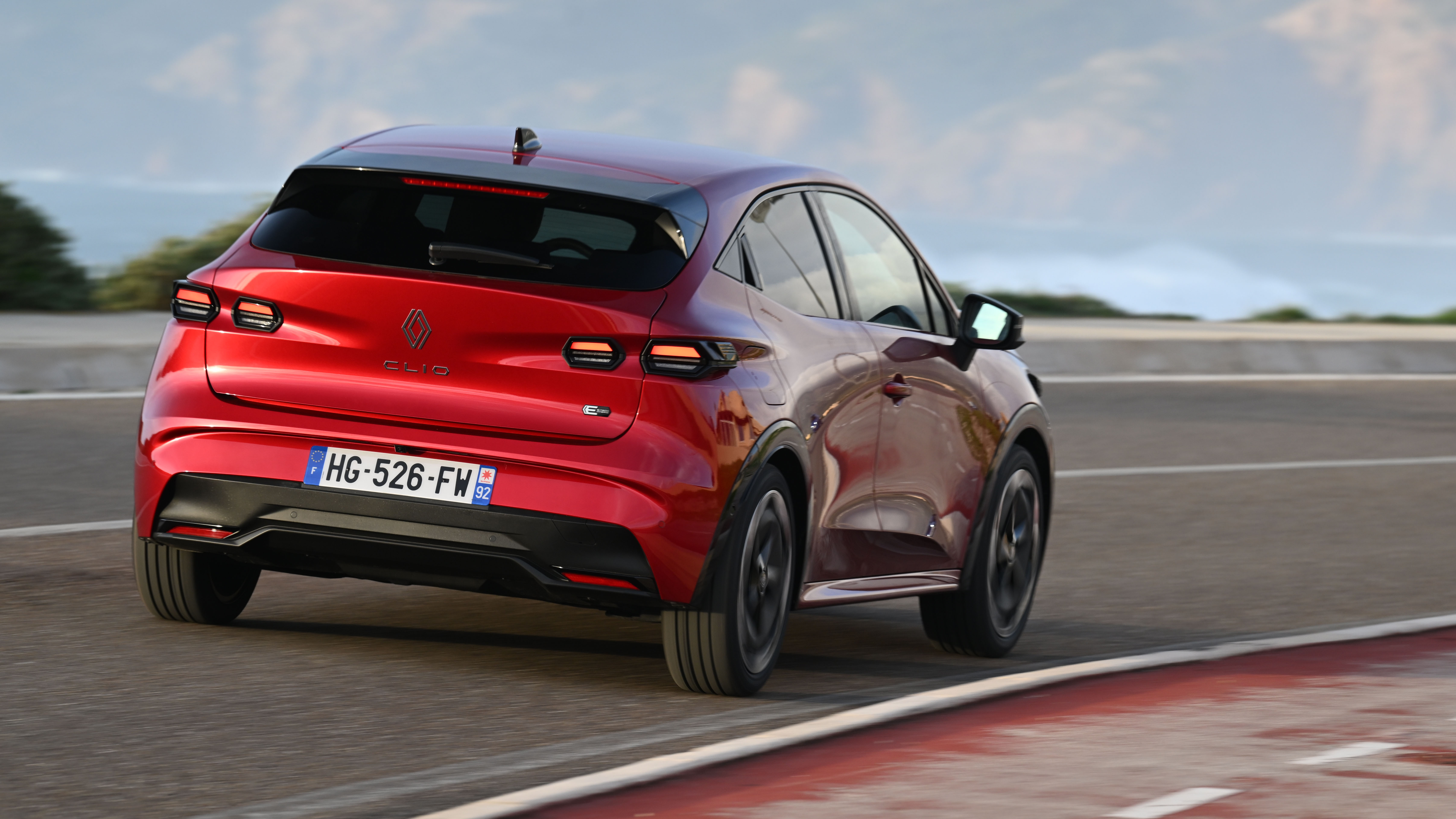 Renault Clio Hybrid E-Tech - rear cornering