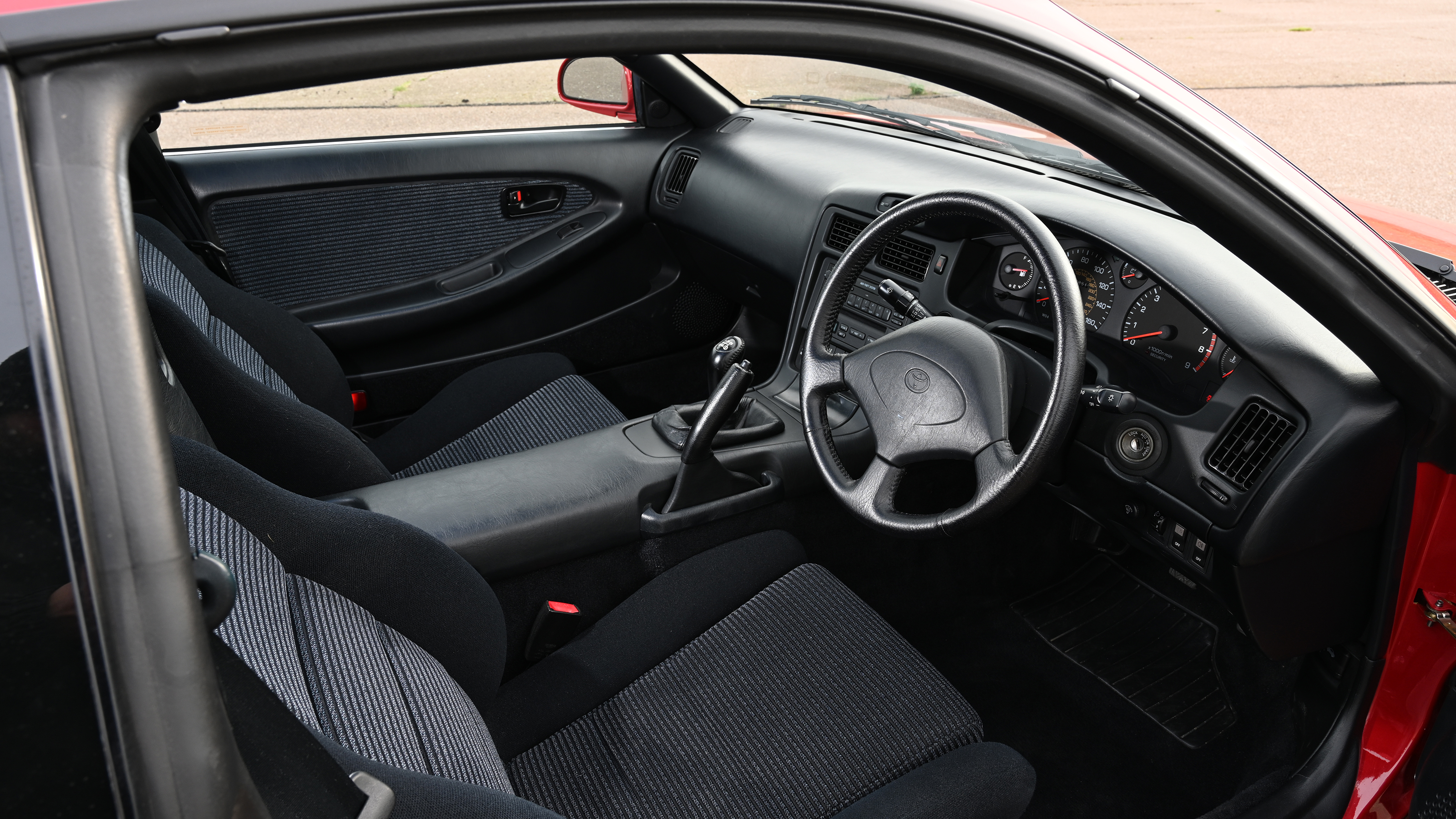 Toyota MR2 - interior 