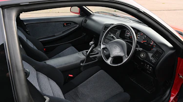 Toyota MR2 - interior