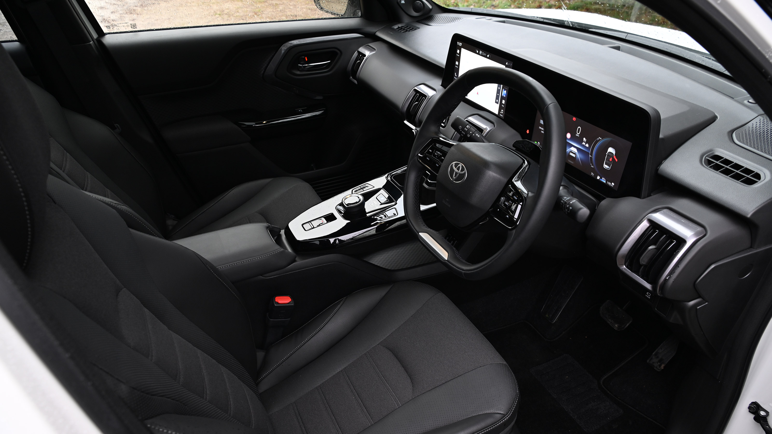 Toyota Urban Cruiser - front seats