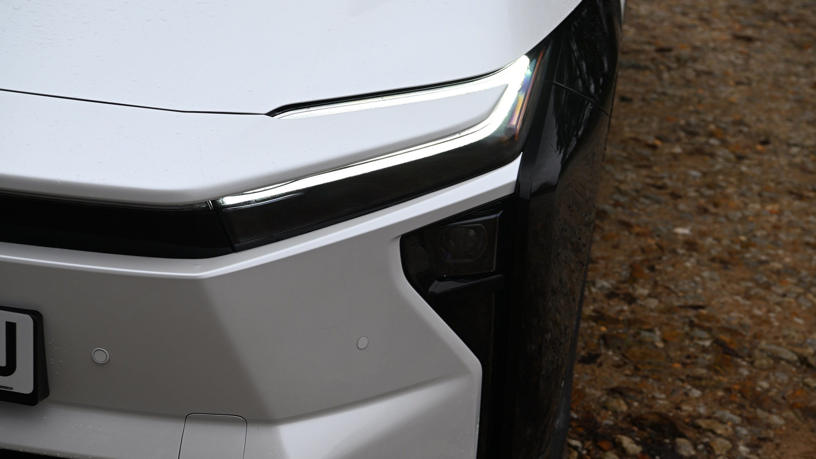 Toyota bZ4X - front light