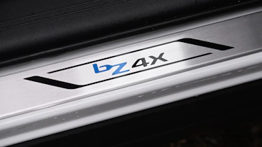Toyota bZ4X - sill