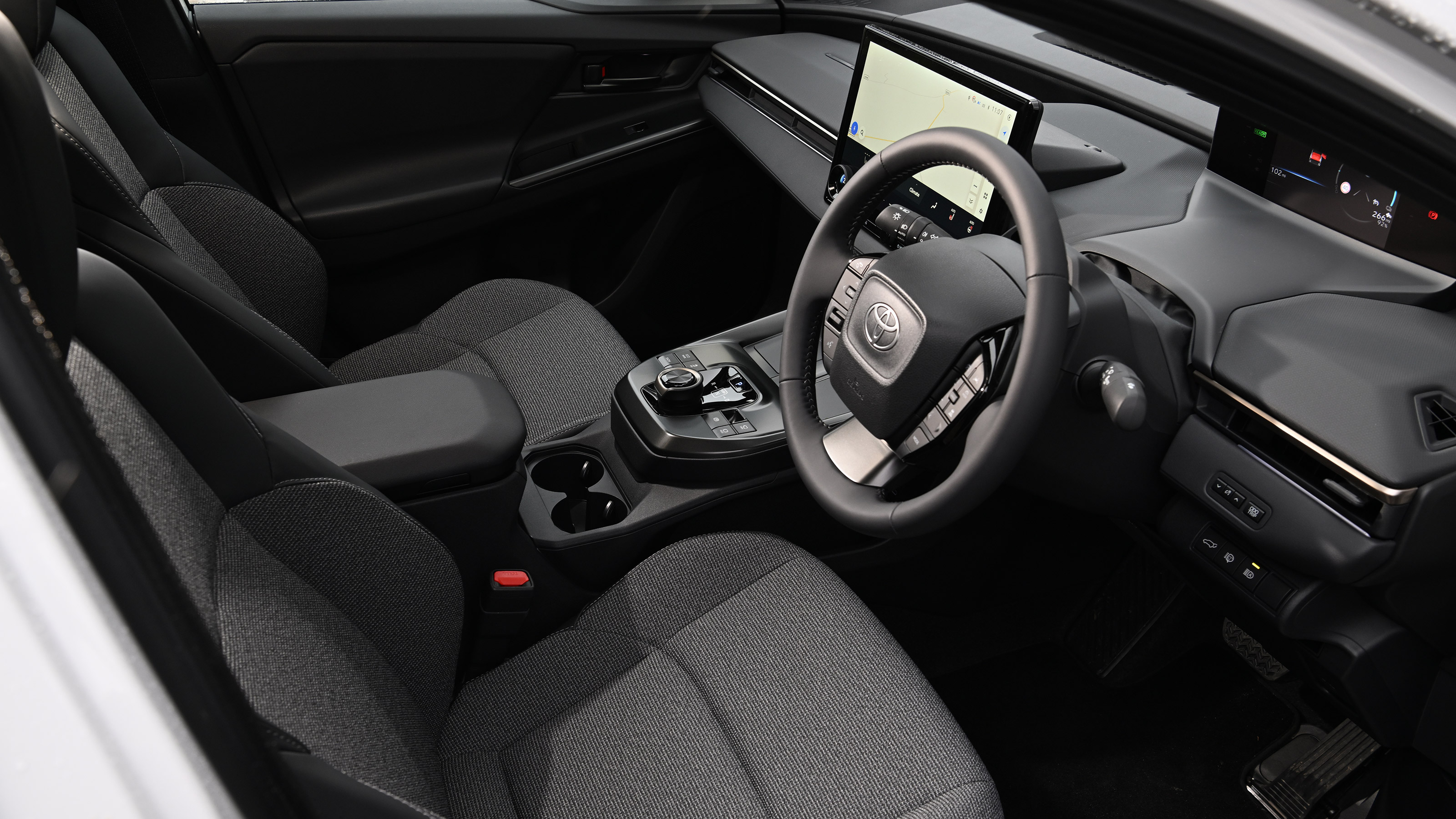 Toyota bZ4X - cabin