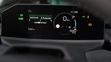 Toyota bZ4X - dials