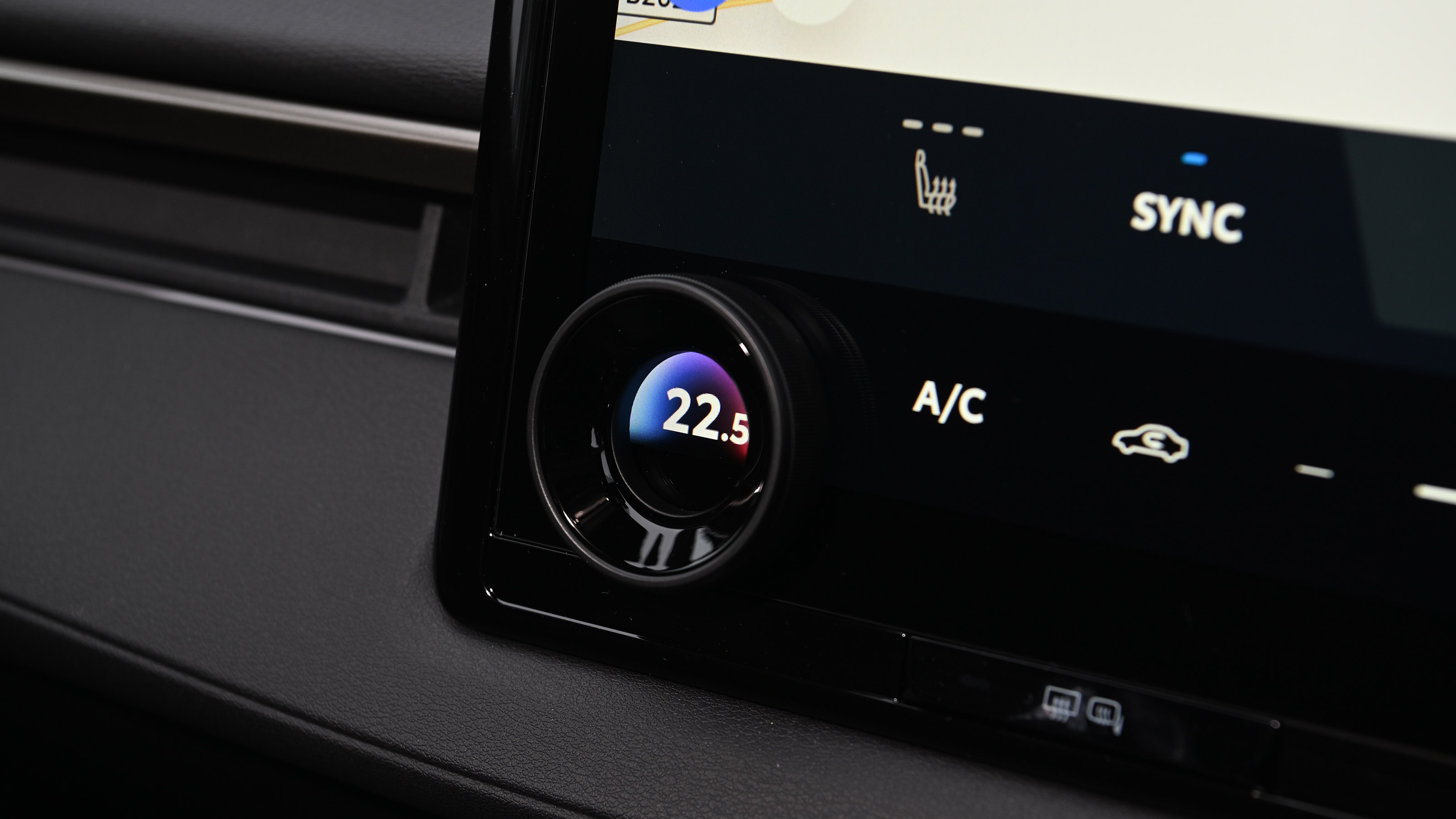 Toyota bZ4X - screen detail