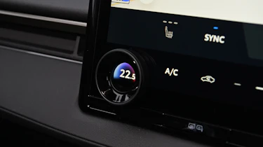 Toyota bZ4X - screen detail