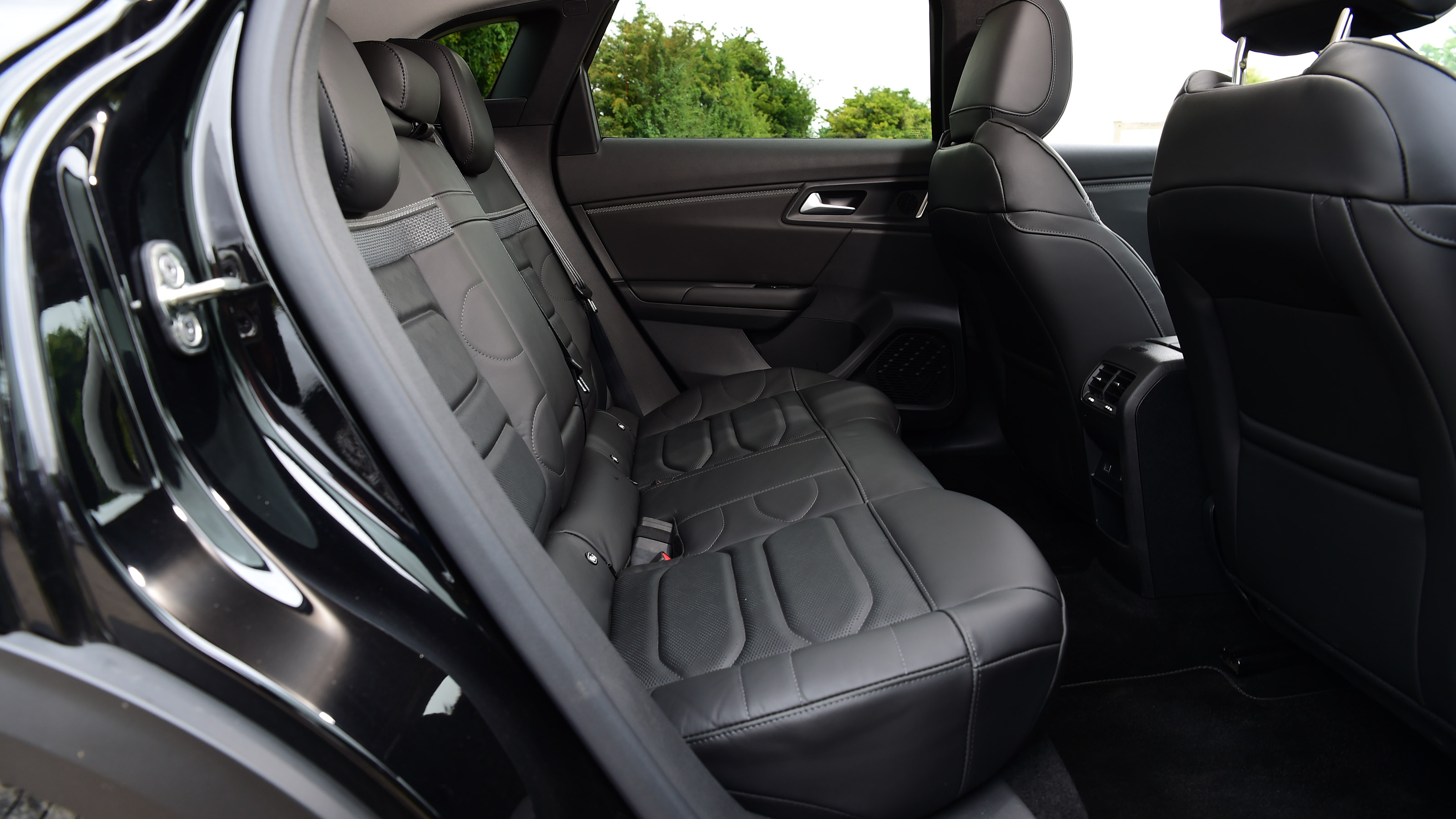 Used Citroen C5 X - rear seats