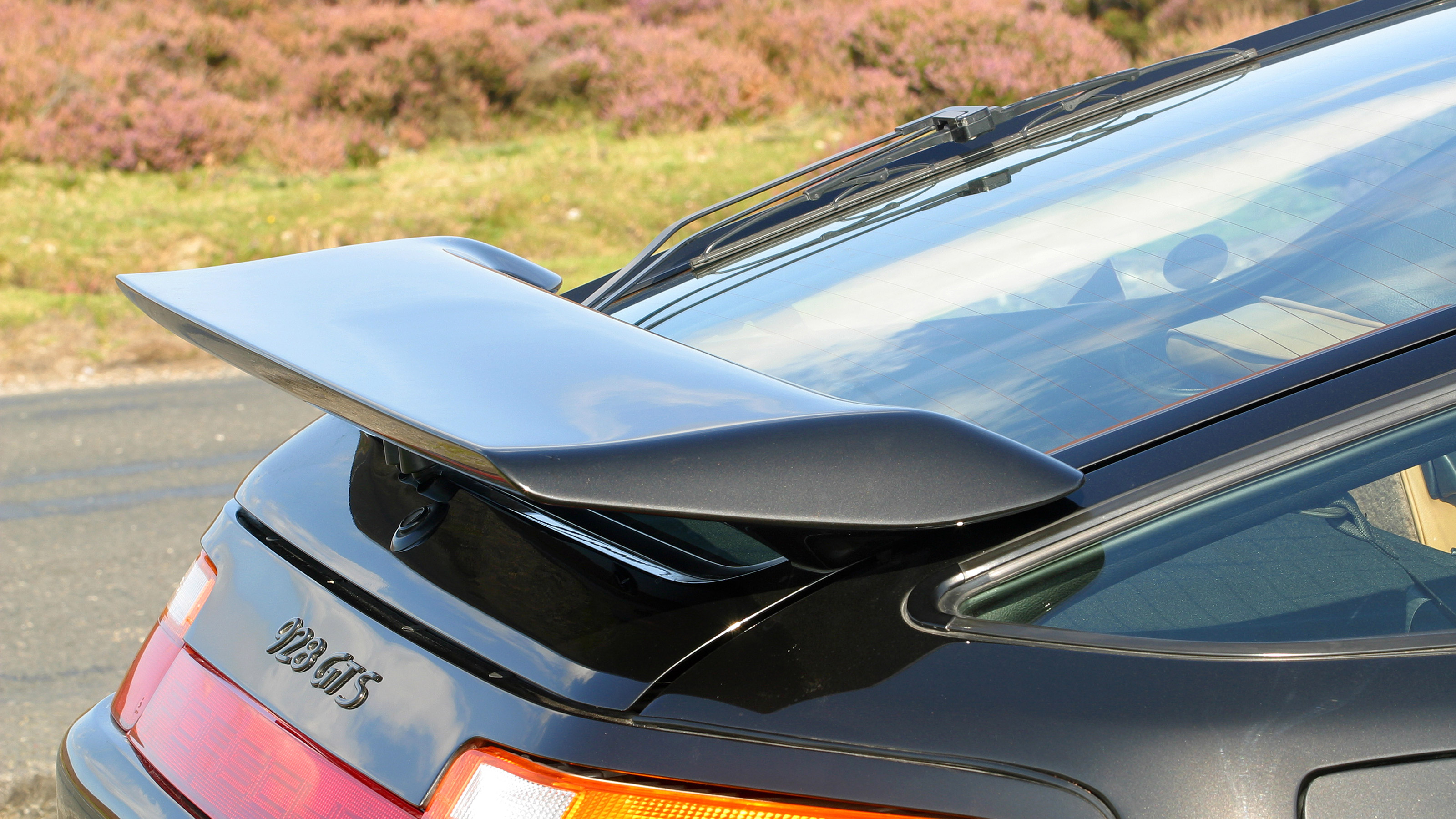Used Porsche 928 - spoiler