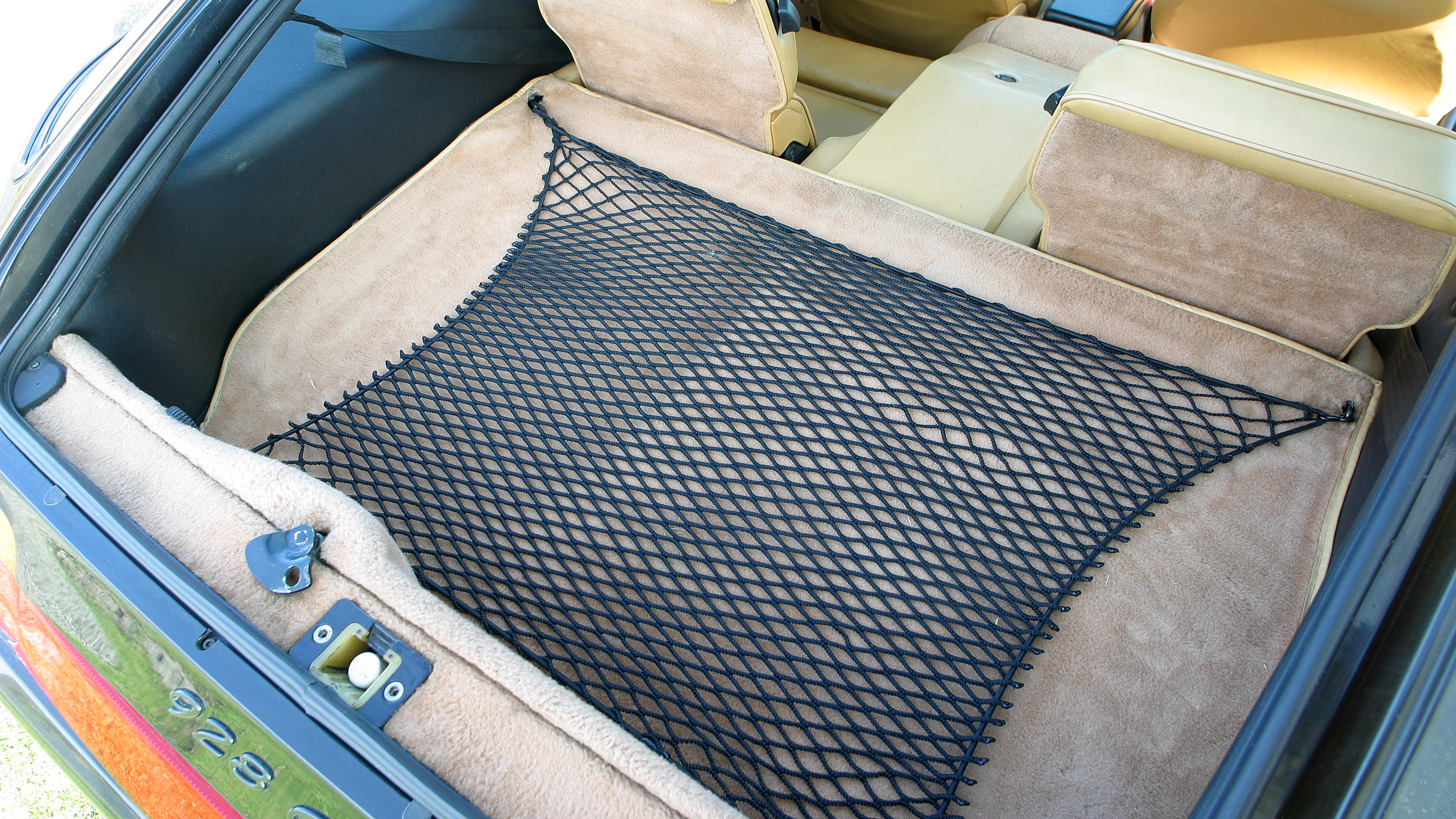 Used Porsche 928 - boot