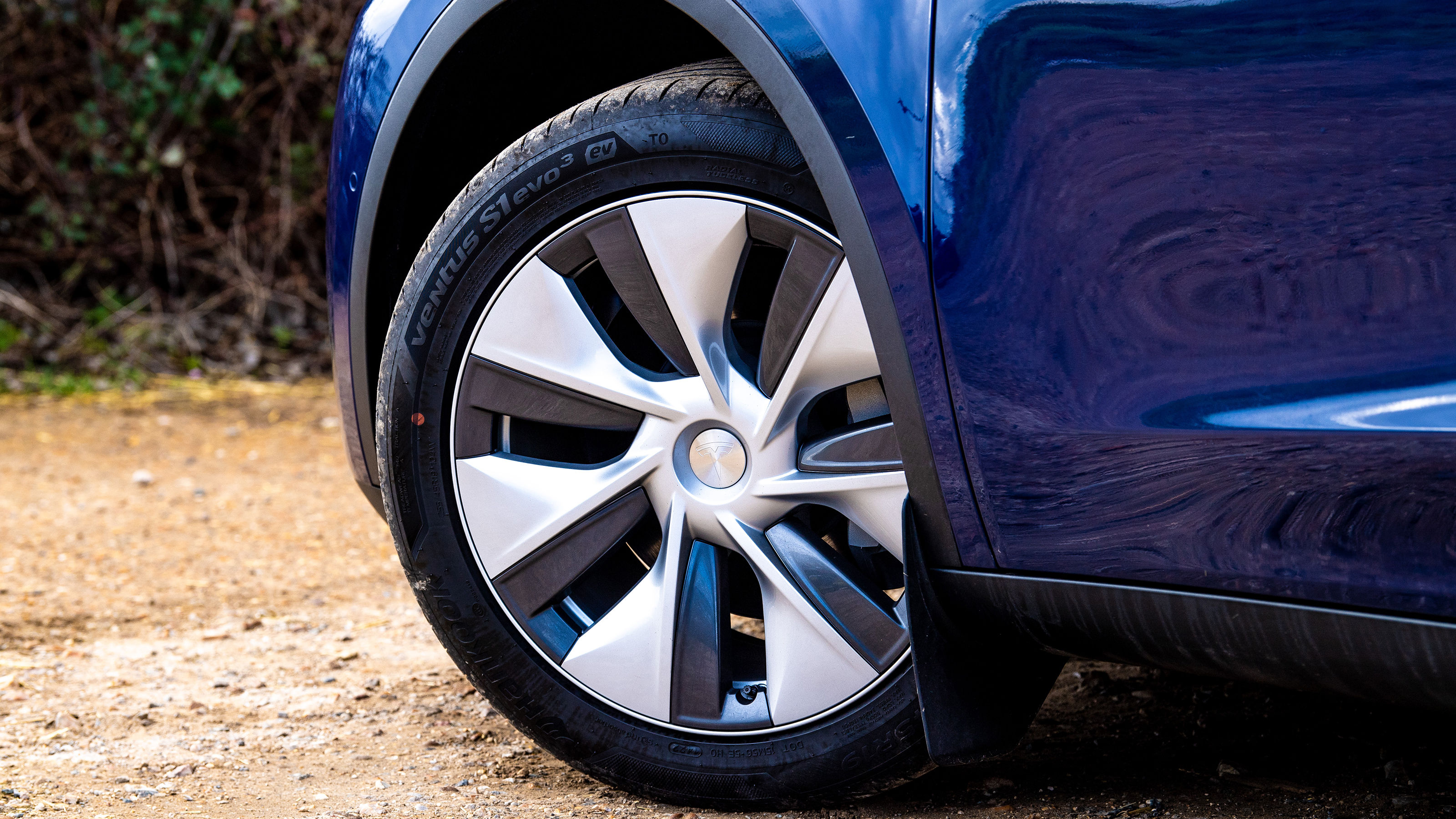 Used Tesla Model Y - alloys 