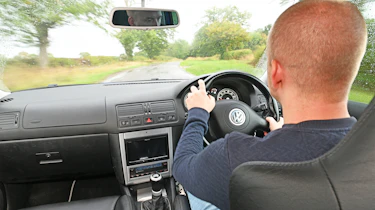 Volkswagen Golf R32 - driving