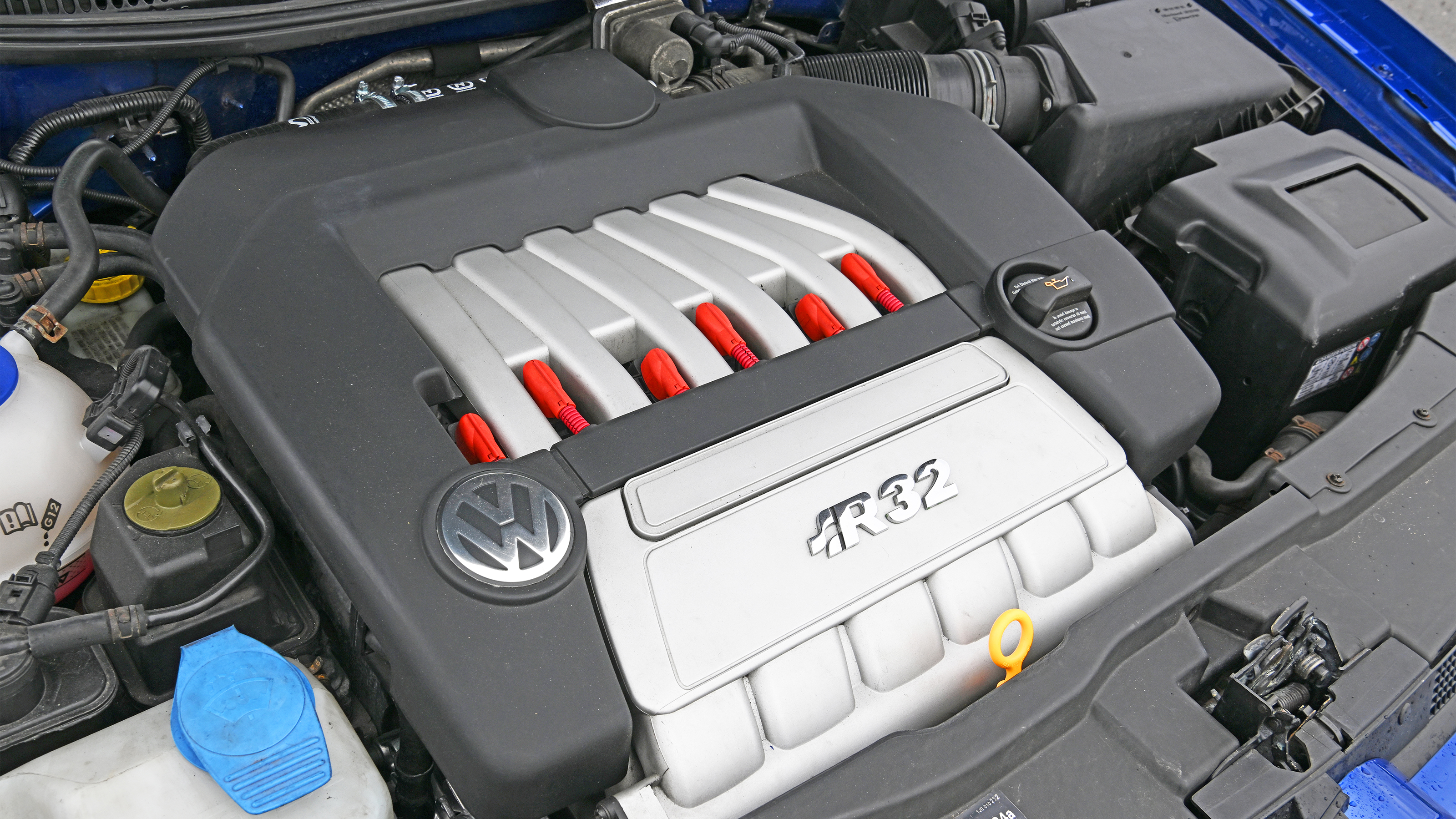 Volkswagen Golf R32 - engine