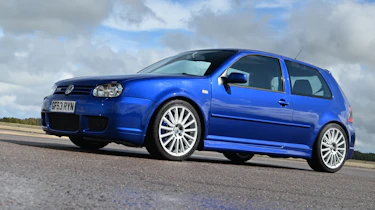 Volkswagen Golf R32 - front angled