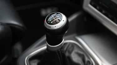 Volkswagen Golf R32 - gear stick