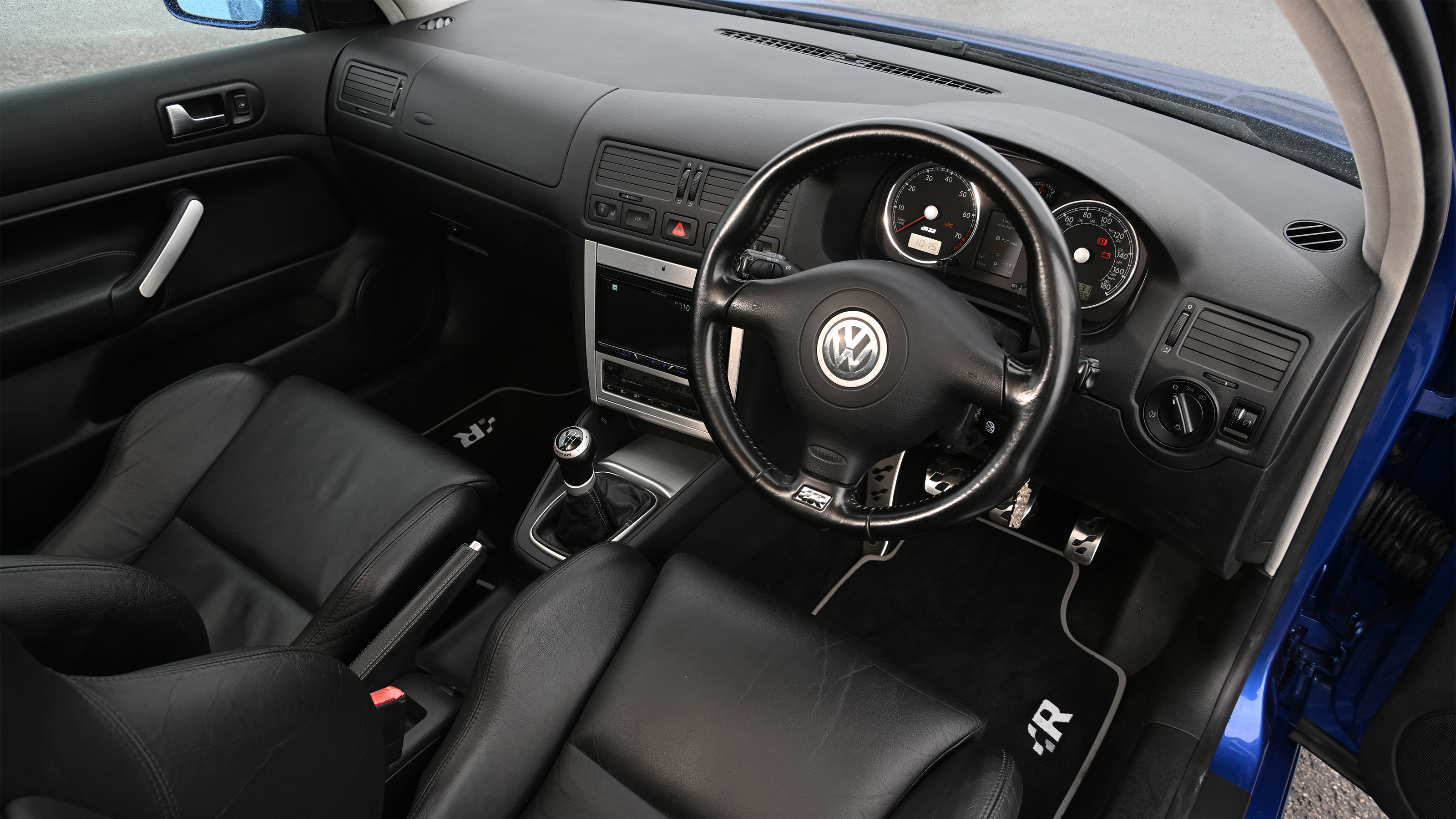 Volkswagen Golf R32 - interior