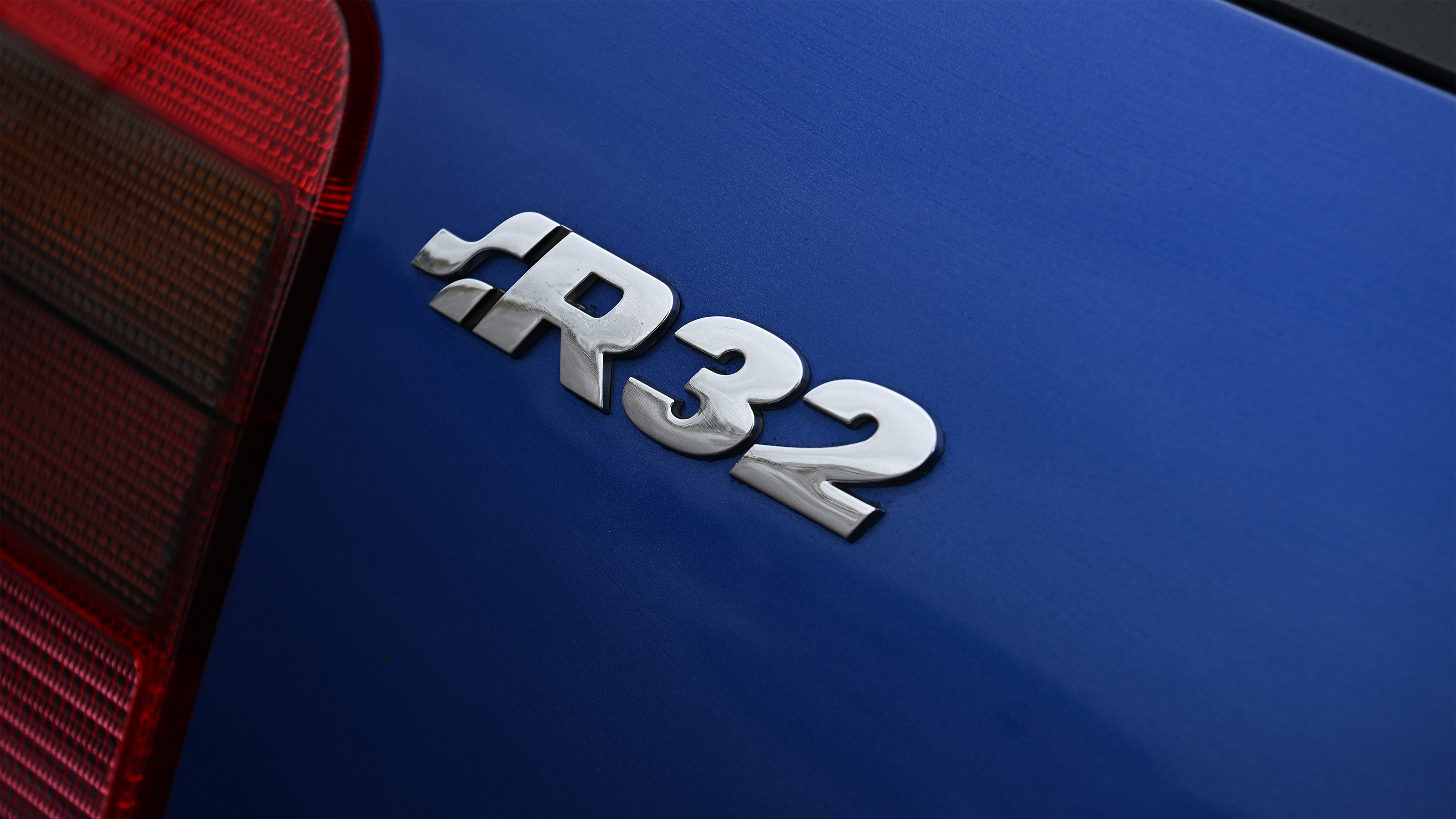 Volkswagen Golf R32 - rear badge