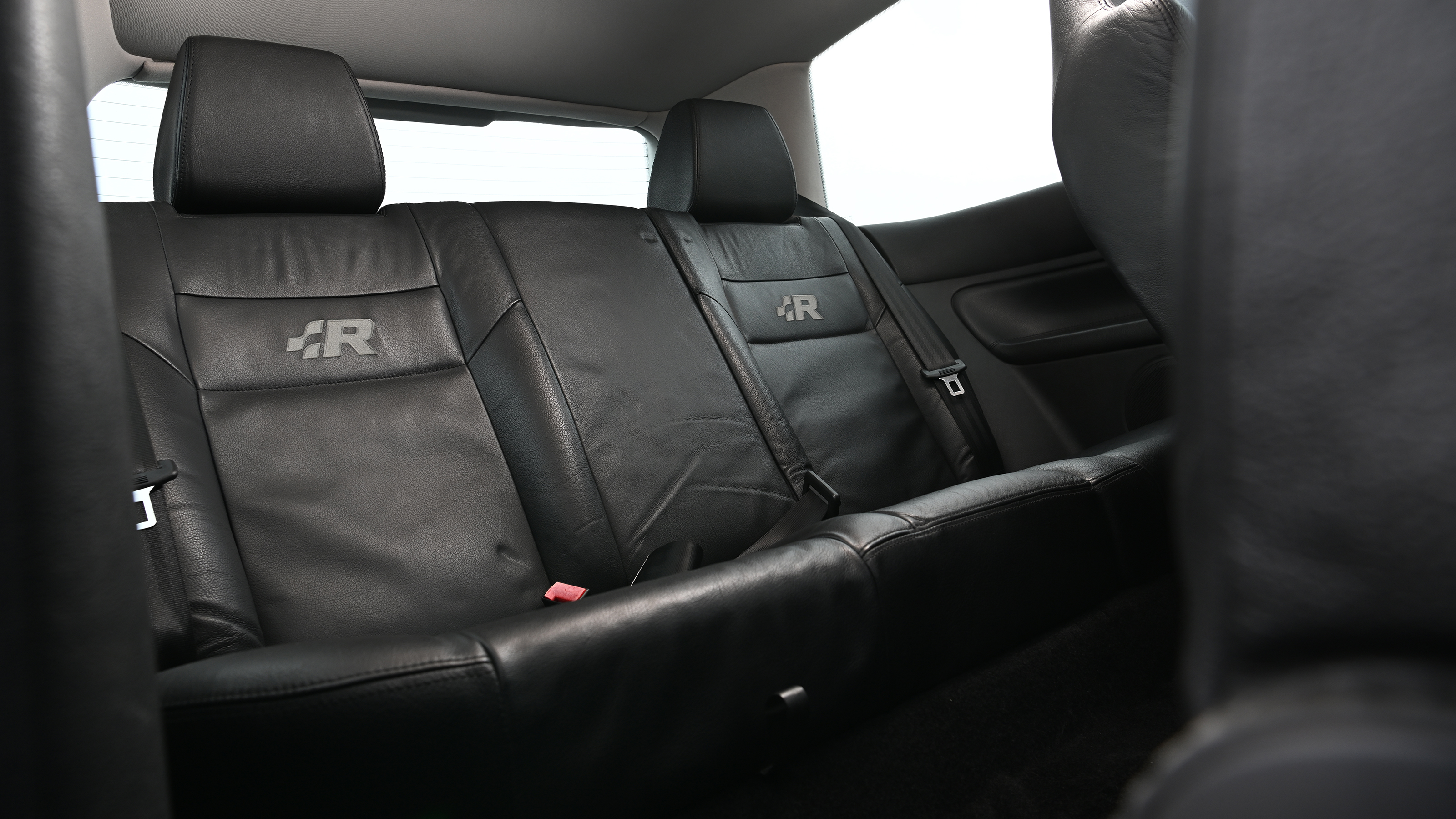 Volkswagen Golf R32 - rear seats