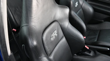 Volkswagen Golf R32 - front seats