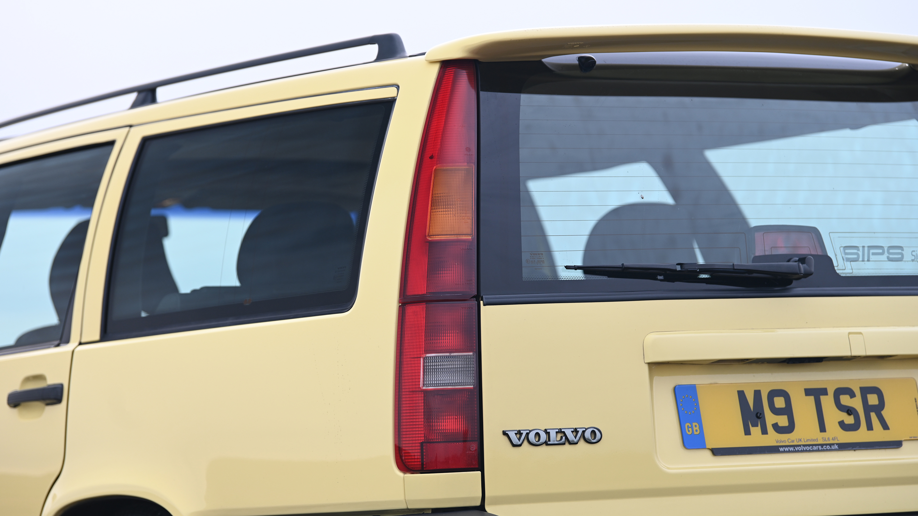 Volvo 850 R - rear 