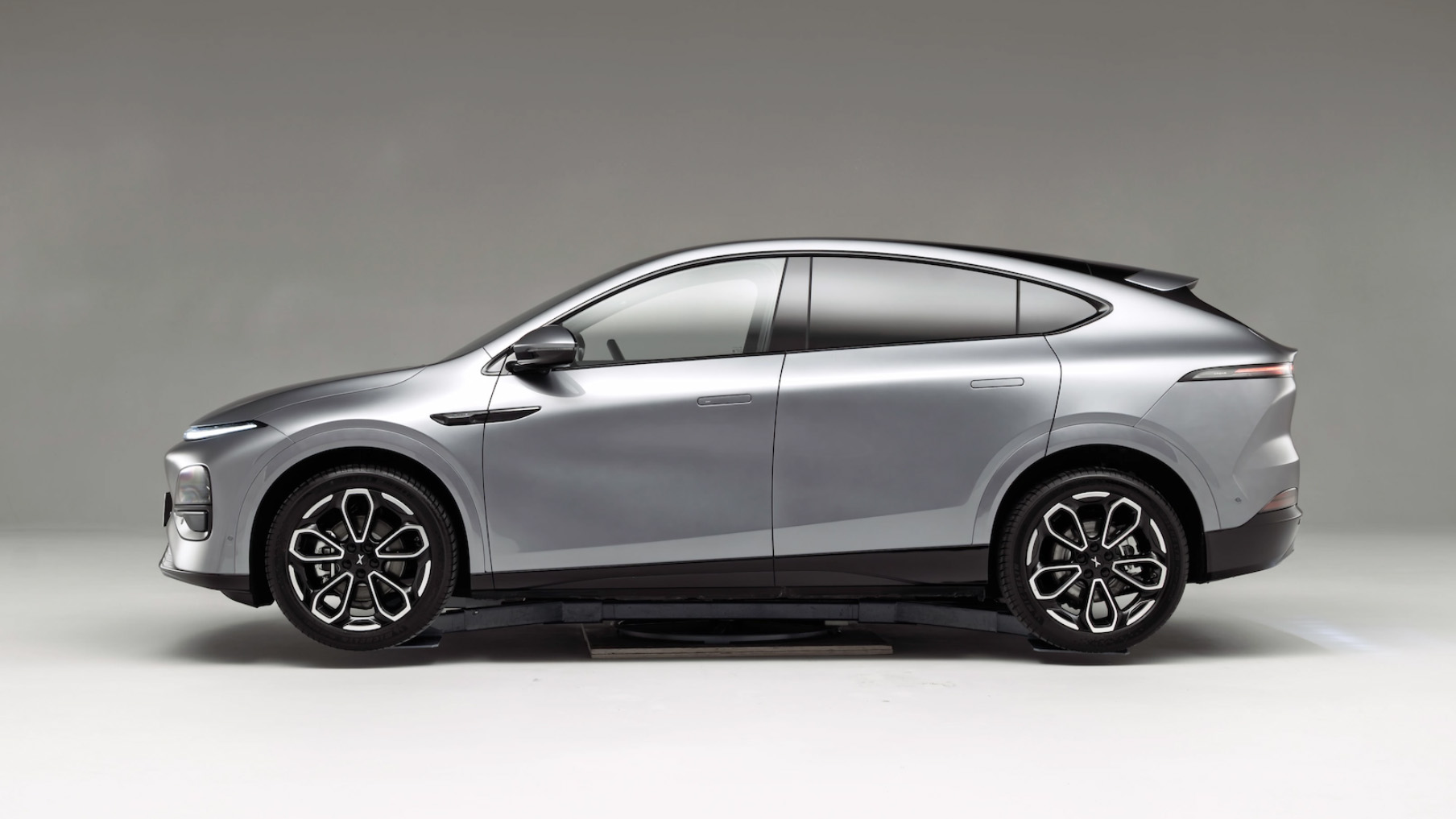 XPeng G6 - side