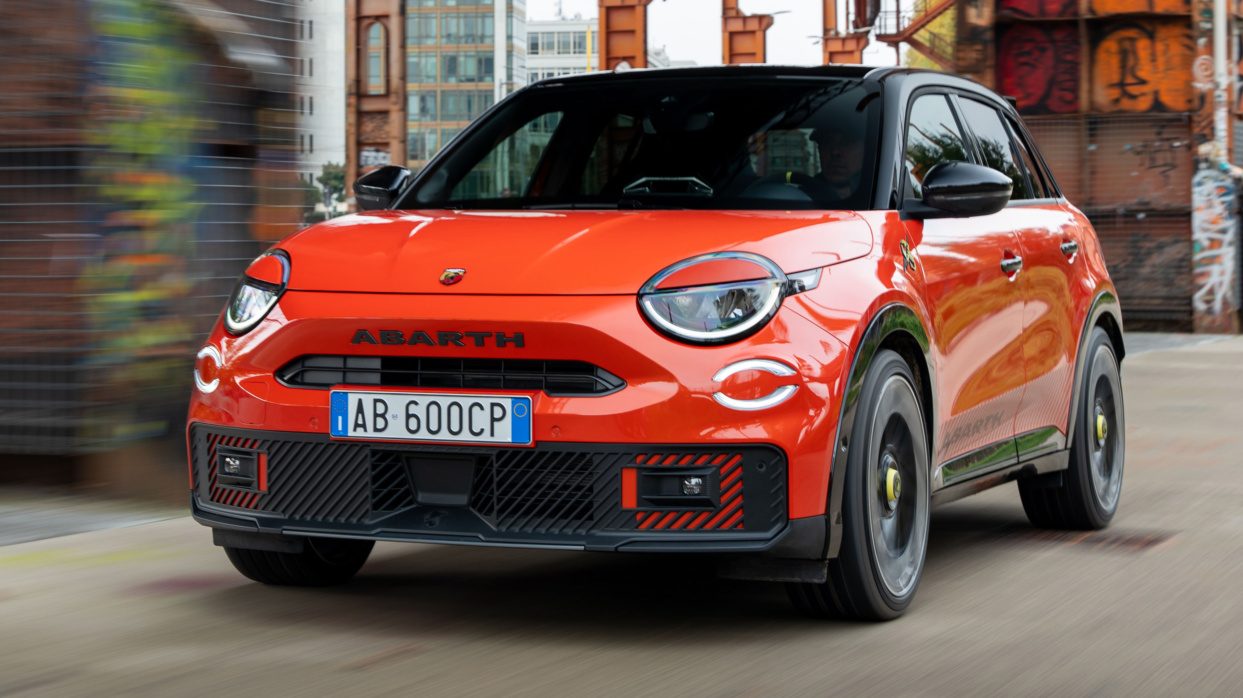 Abarth 600e Competizione - front