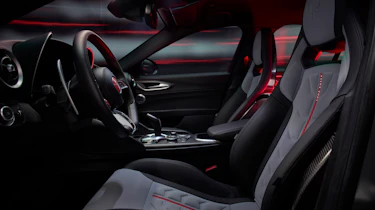 Alfa Romeo Giulia Quadrifoglio Luna Rosa - interior