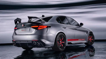 Alfa Romeo Giulia Quadrifoglio Luna Rosa - rear