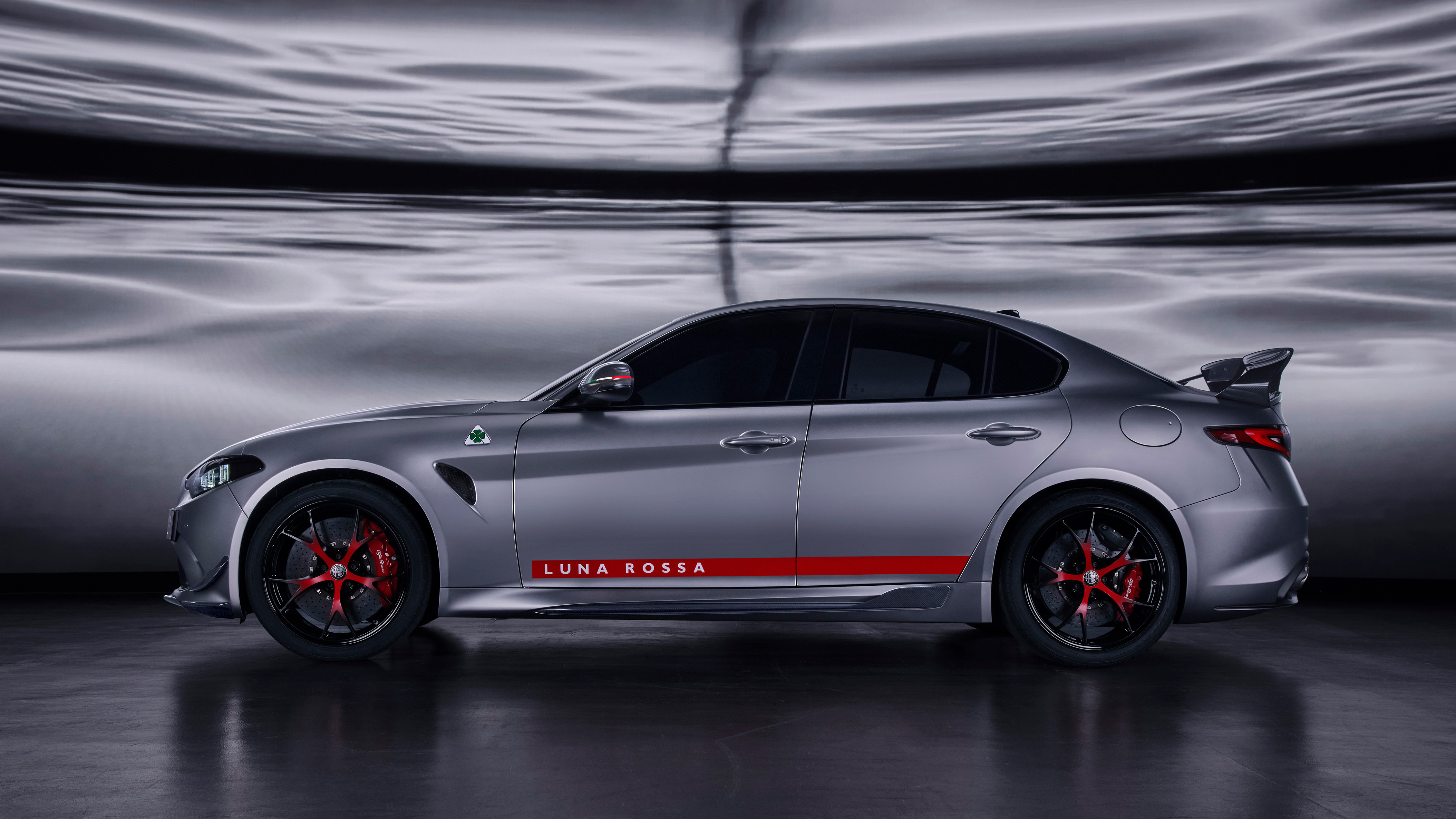 Alfa Romeo Giulia Quadrifoglio Luna Rosa - side