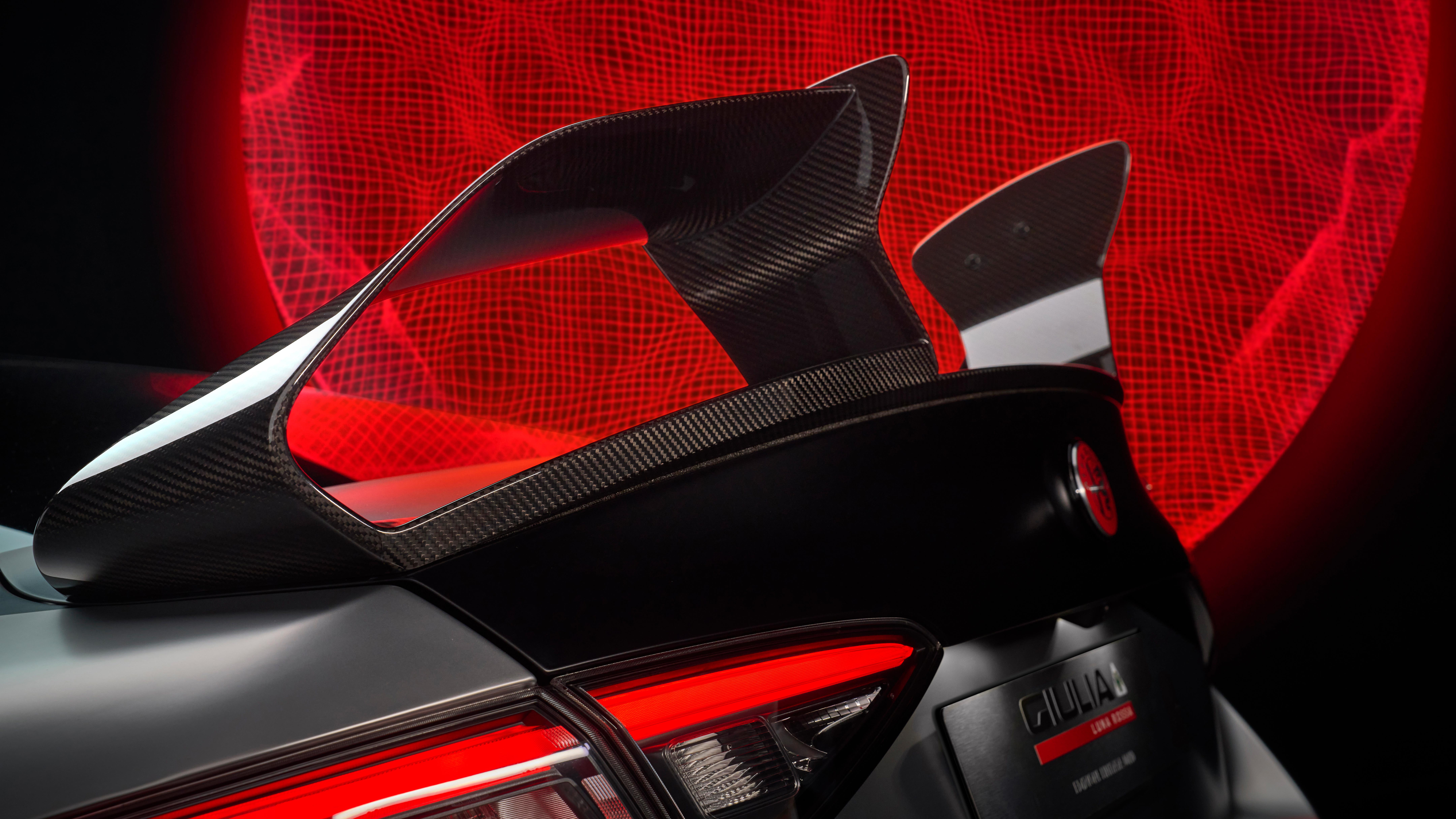 Alfa Romeo Giulia Quadrifoglio Luna Rosa - rear wing