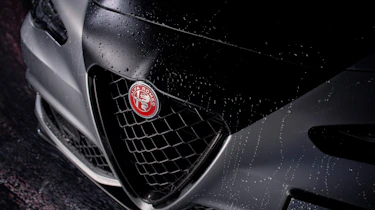 Alfa Romeo Giulia Quadrifoglio Luna Rosa - grille