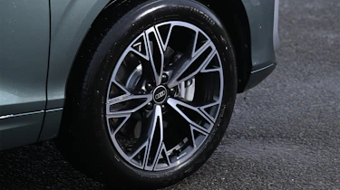 Audi Q3 - alloy wheel