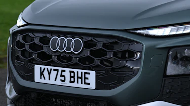 Audi Q3 - front grille