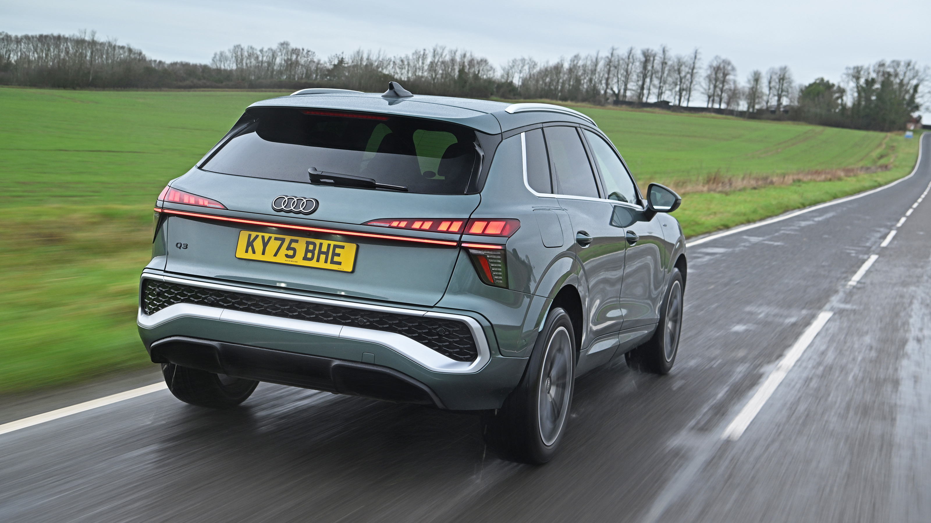 Audi Q3 - rear tracking