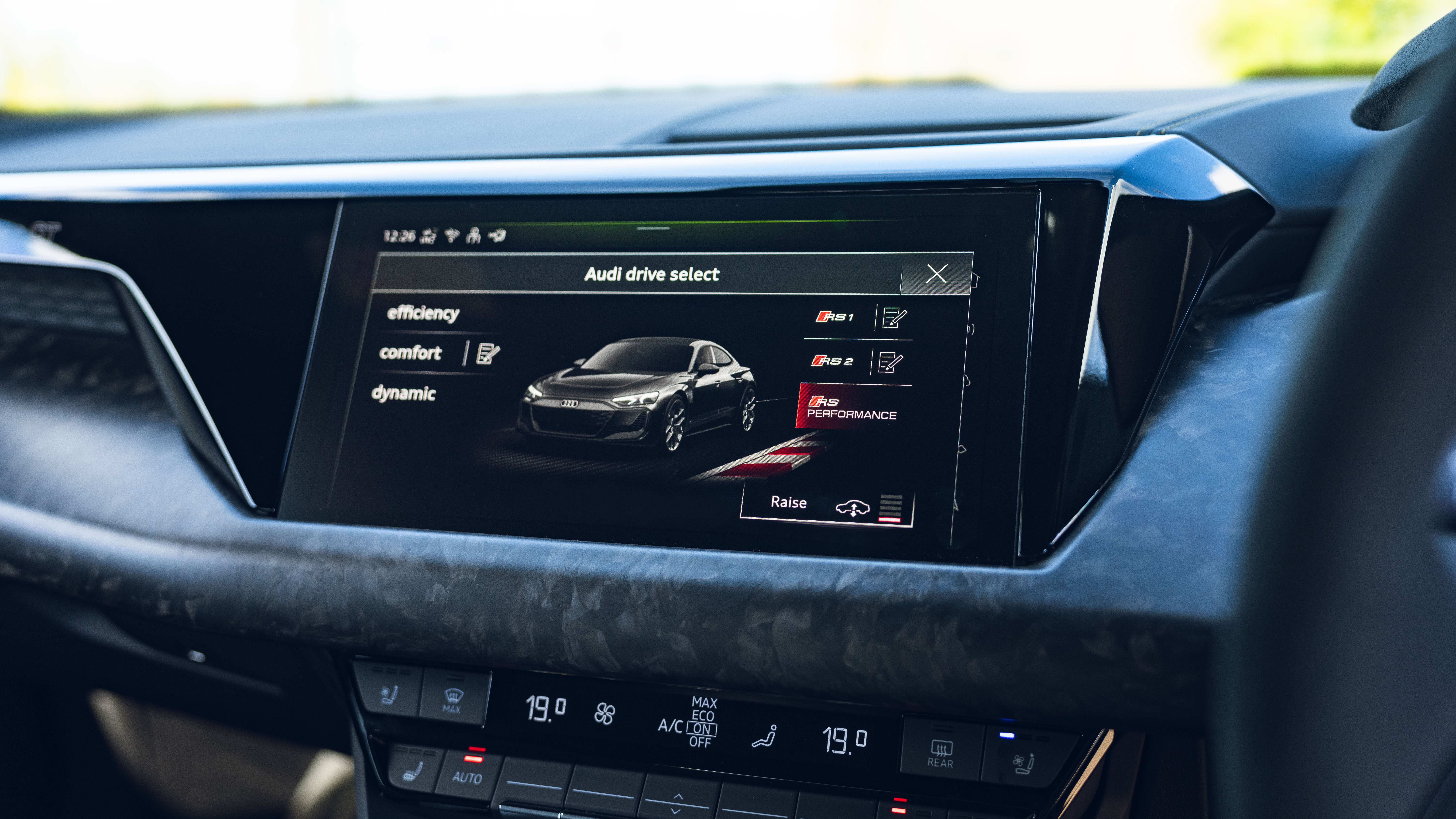 New Audi RS e-tron Performance - infotainment screen 