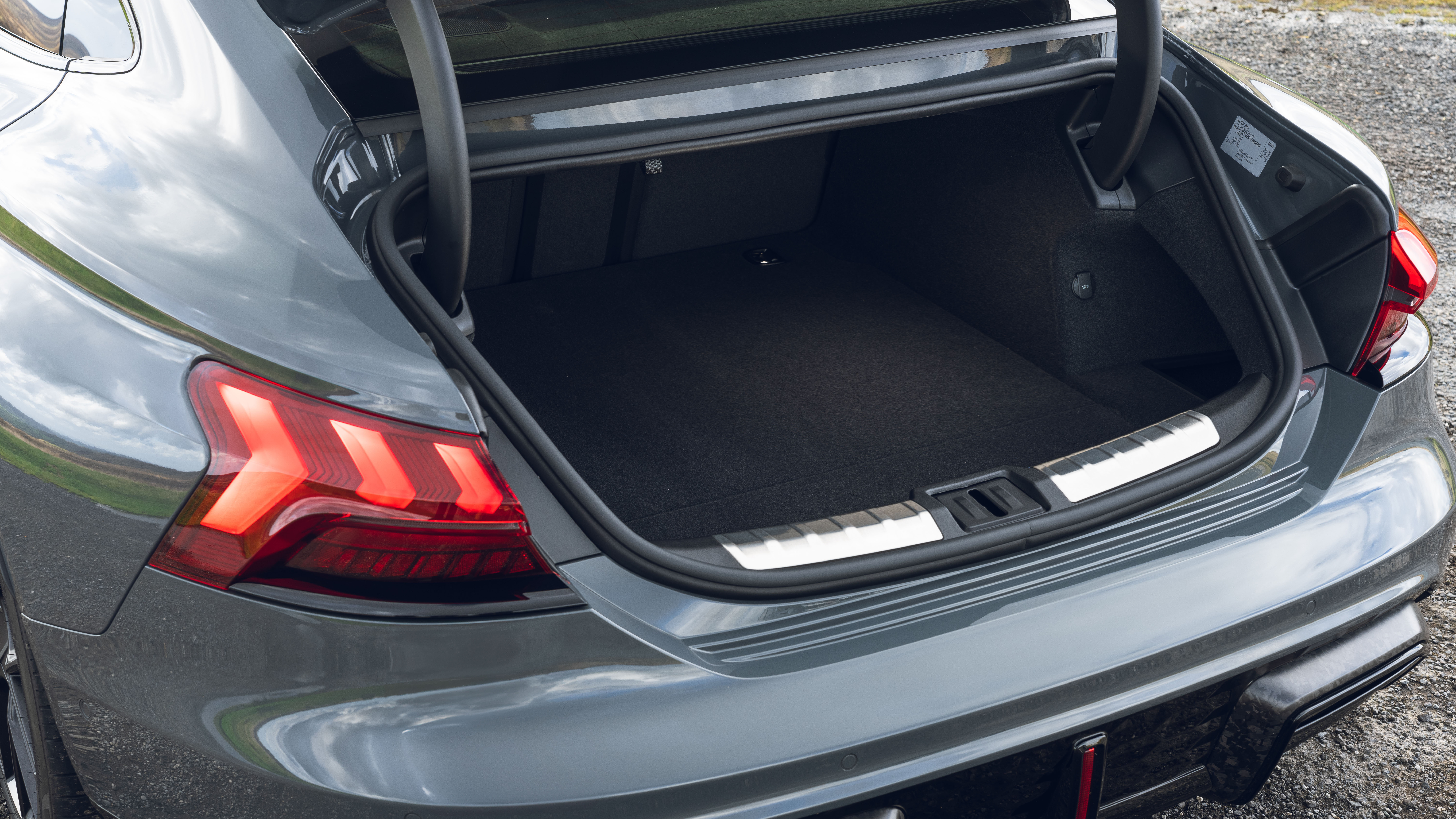 New Audi RS e-tron Performance - boot 