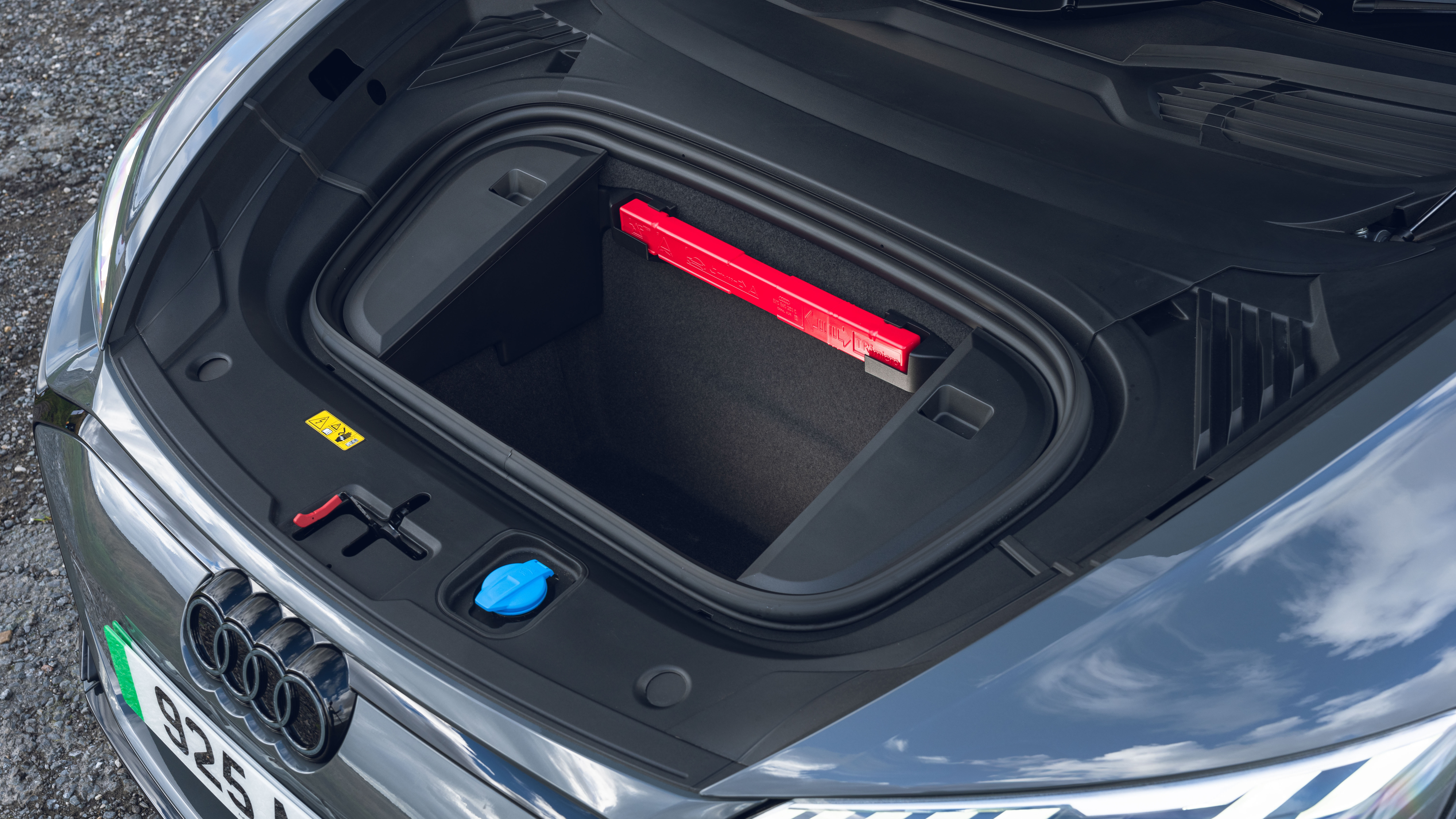 New Audi RS e-tron Performance - frunk
