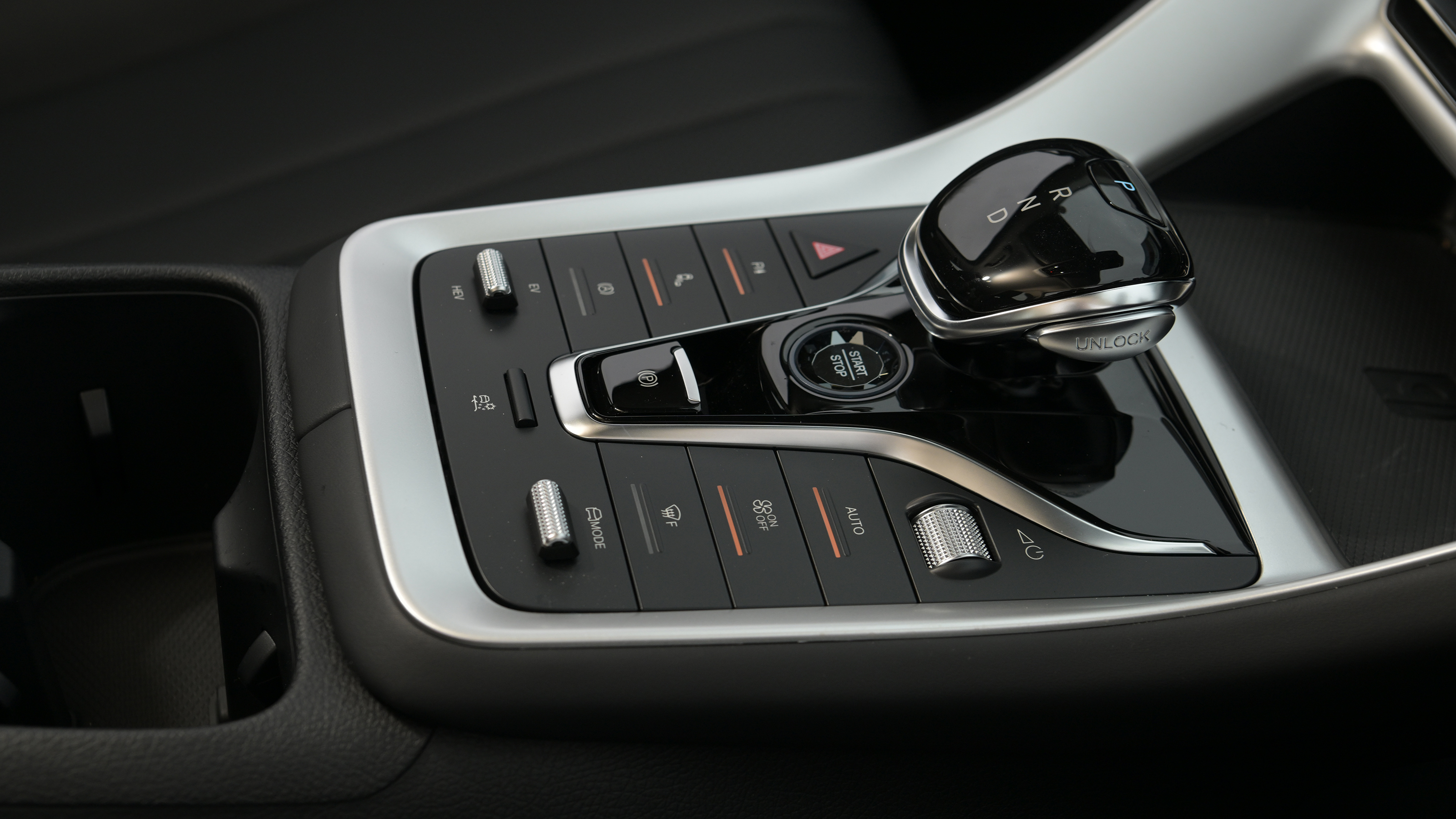 BYD Sealion 5 DM-i Design - centre console switchgear
