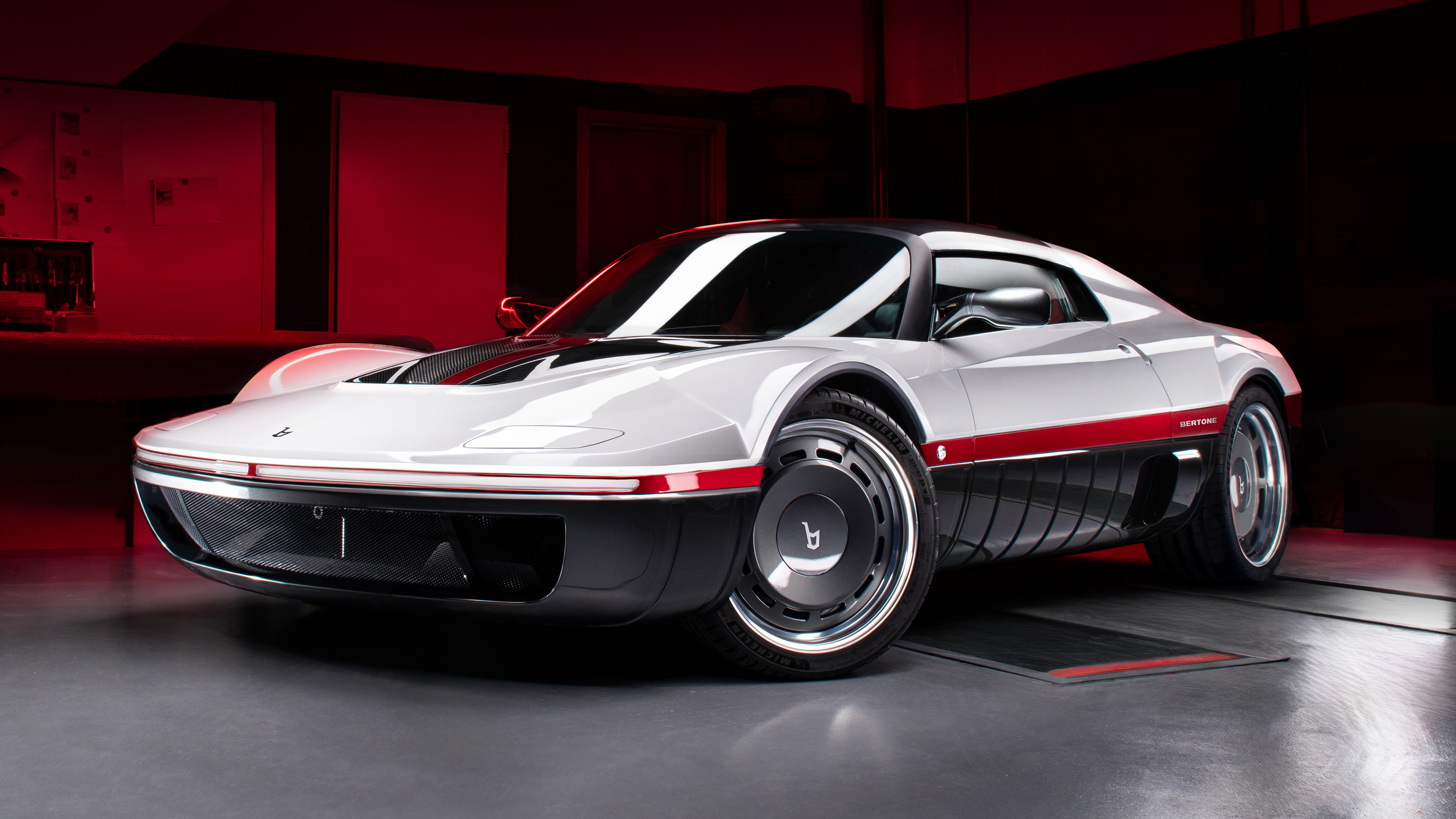 Bertone Runabout - studio front 3/4