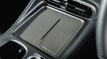 Chery Tiggo 8 - wireless charging pad