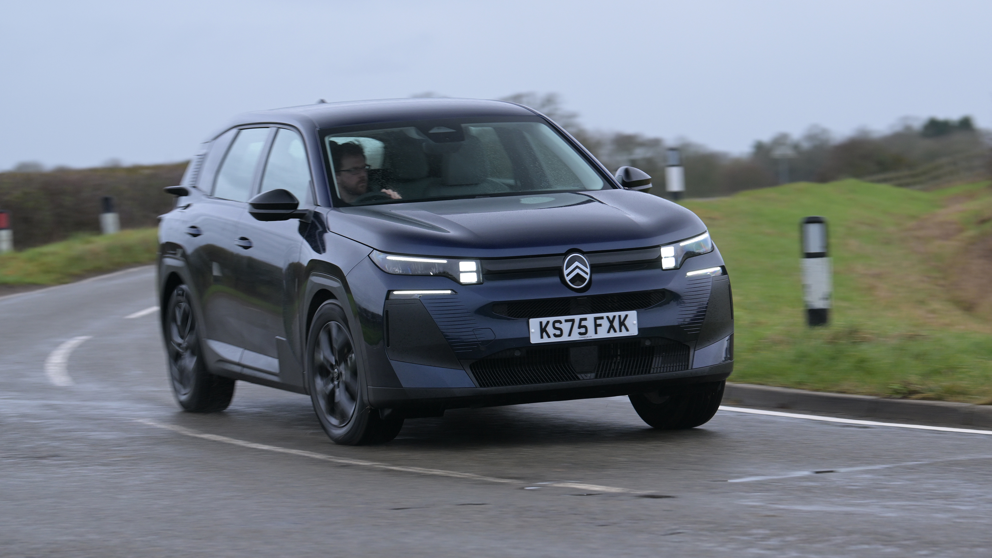 Citroen C5 Aircross - front cornering
