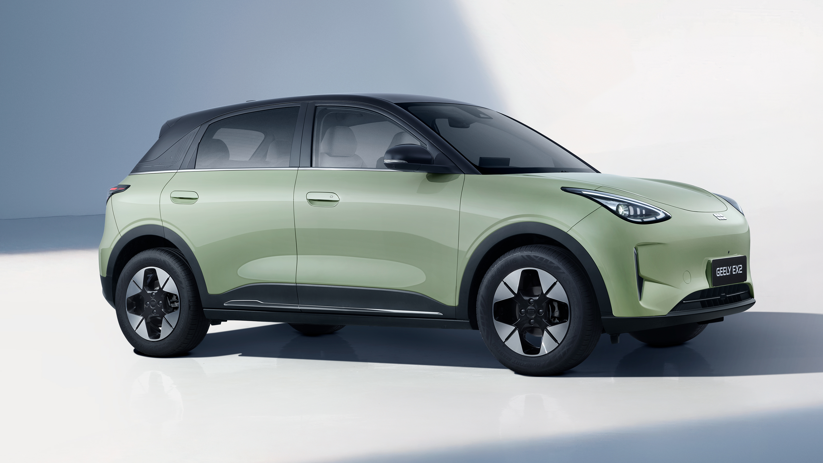 Geely EX2 - green front angled
