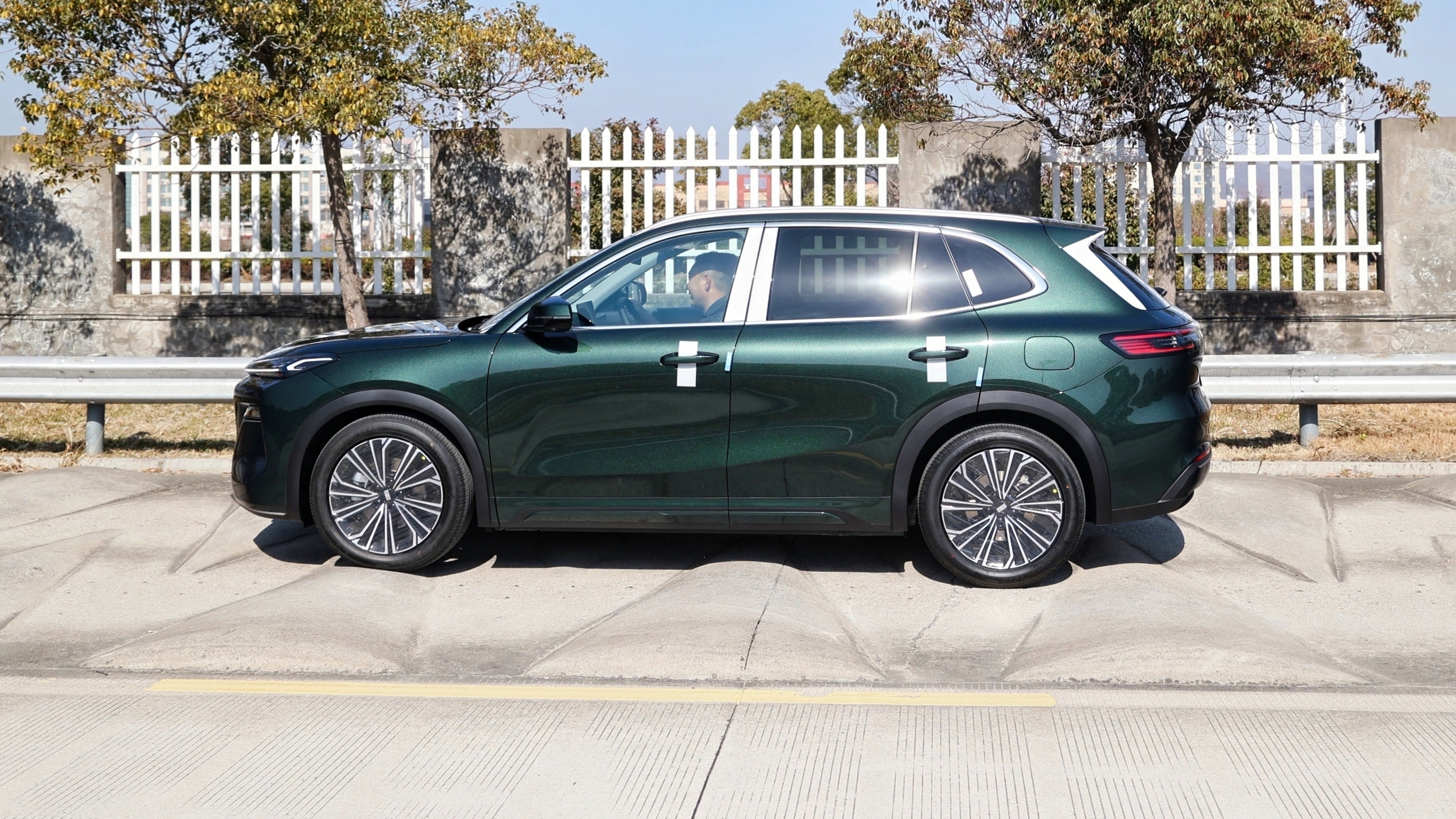 Geely Starray EM-i - side tracking