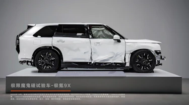 Geely safety testing centre - crash test Zeekr 9X